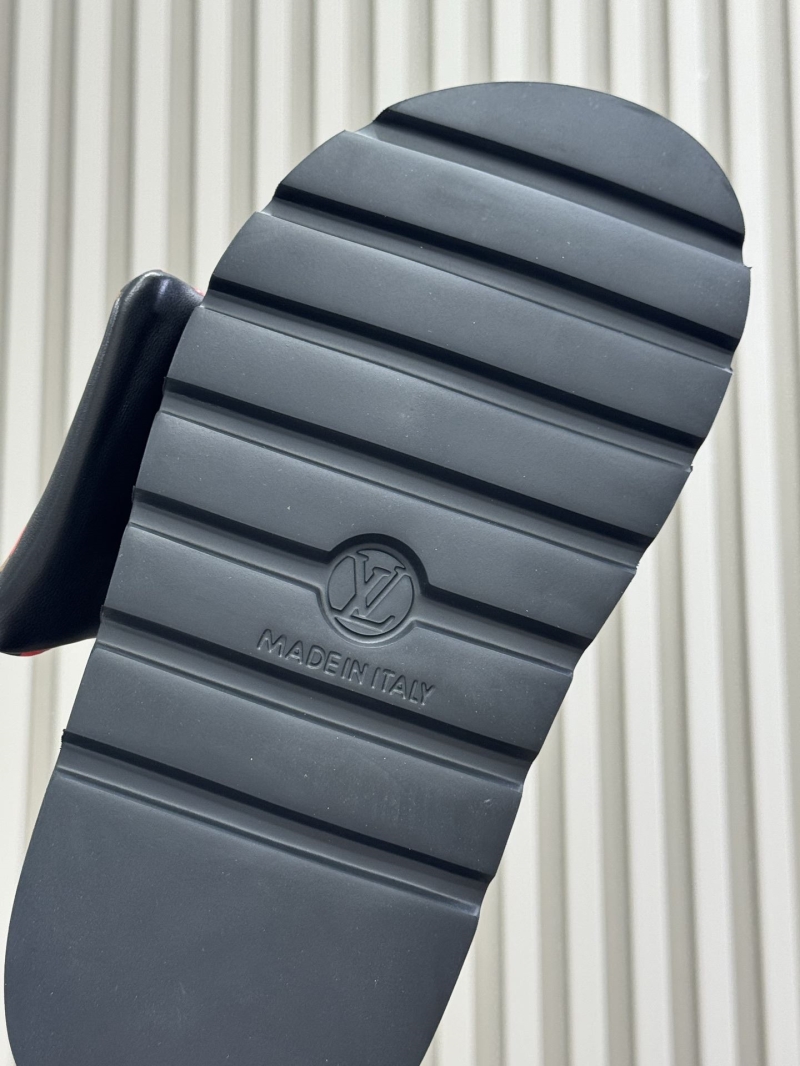 l0vis Vvtt0n slippers